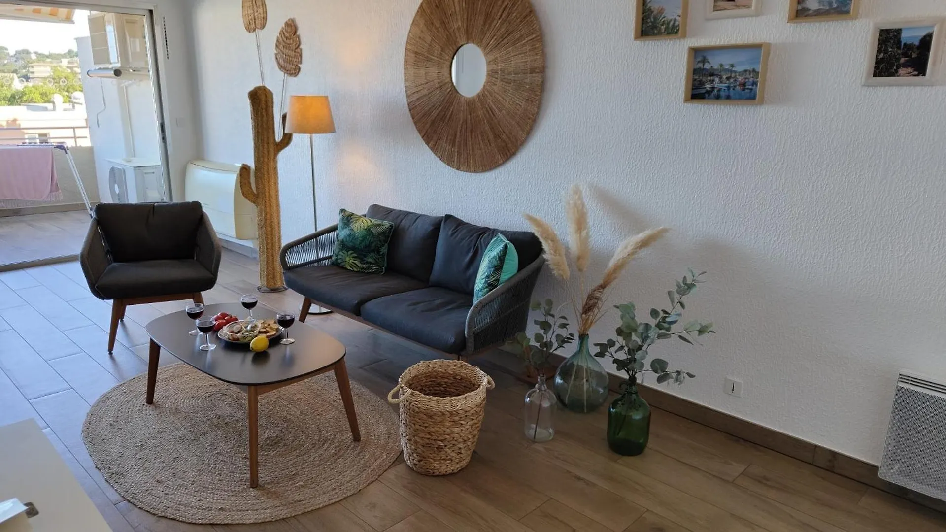 T3, 2Ch, Classe 3,Parking Gratuit Sur Place A 600M De La Plage, Des Commerces ,Du Port Proche St Tropez Cavalaire-sur-Mer 0*,  France